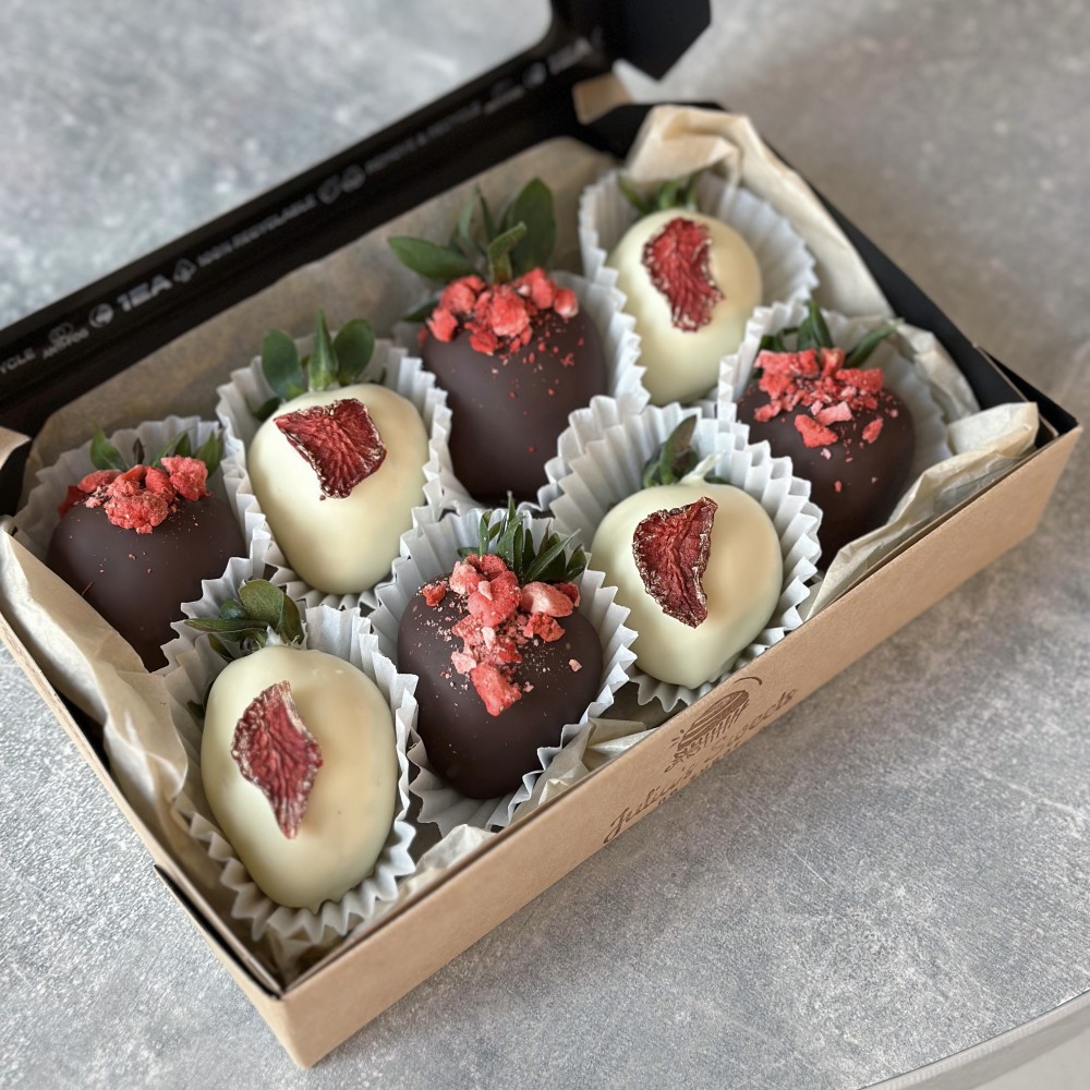 Set de capsuni acoperite cu ciocolata