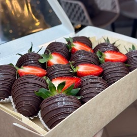 Set de capsuni acoperite cu ciocolata