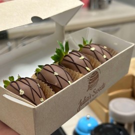 Set de capsuni acoperite cu ciocolata