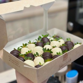 Set de capsuni acoperite cu ciocolata